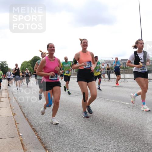 29.06.2025 - hella hamburg halbmarathon Lena Gebhardt http://msf.ph/oto/8248252 29.06.2025 10:34:03 Lombardsbrücke 1189, 1275, 1417, 1672, 1705, 1787, 1896, 2265, 2342, 2464, 2482, 2496, 2526, 2801, 2933, 3145, 3170, 3264, 3340, 3345, 3560, 3829, 3848, 4361, 4433, 4449, 4479, 4696, 4807, 4824, 4826, 4942, 5075, 5096, 5141, 5557, 5561, 5566, 5569, 5584, 5691, 5821, 5822, 5887, 6105, 6109, 6364, 6515, 6516, 6854, 6956, 7027, 7324, 7329, 7565, 7653, 8021, 8157, 8202, 8277, 8282, 8349, 8375, 8377, 8383, 8401, 8965, 9094, 9234, 9438, 9799, 9875, 9995, 10007, 10071, 10360, 10561, 10564 meine-sportfotos.de