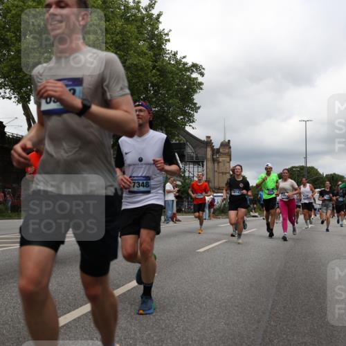 29.06.2025 - hella hamburg halbmarathon Yannick Fuchs http://msf.ph/oto/8248261 29.06.2025 10:47:49 20KM 1030, 1151, 1267, 1422, 1502, 1727, 1870, 2058, 2070, 2354, 2518, 2630, 3096, 3103, 3819, 5020, 5259, 5638, 5866, 6294, 6374, 6481, 6511, 6512, 6629, 6762, 6942, 7274, 7395, 7478, 7918, 8285, 8335, 8394, 8447, 9032, 9380, 9791, 9922, 11068, 11430, 11844, 12321, 12379, 12607, 12632, 12909, 13032, 13033, 13397, 13794, 13803, 13865, 13912, 14239, 14702, 15146, 15441, 15502, 15838, 15856, 15946, 16477, 16780, 17348, 17482, 18143, 18308, 18418, 18487, 18514, 18612, 19067 meine-sportfotos.de