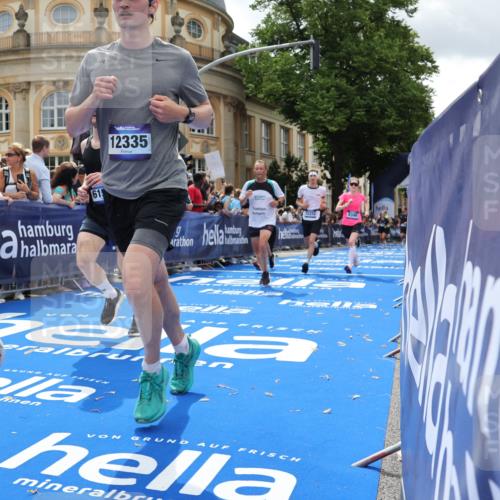 29.06.2025 - hella hamburg halbmarathon Strokosch-Dieckow http://msf.ph/oto/8248274 29.06.2025 10:39:27 Ziel 1343, 2546, 2972, 6152, 7152, 7154, 8346, 9116, 9265, 12335, 12372, 14359, 15013, 15336, 15828, 15866, 15965, 17215, 18285, 18803 meine-sportfotos.de