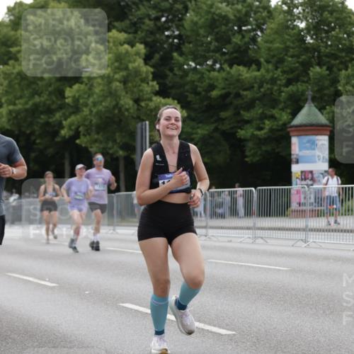 29.06.2025 - hella hamburg halbmarathon Jannik Wohlers http://msf.ph/oto/8248304 29.06.2025 10:30:44 Lombardsbrücke 1292, 1773, 1979, 2097, 2414, 2914, 4561, 4817, 5437, 5943, 6057, 6195, 6620, 6787, 7351, 7604, 8050, 8072, 8073, 8757, 9576, 10111, 10989, 11988, 12384, 12627, 14095, 14349, 15466, 15589, 16457, 17224, 17463, 17509, 17587, 17742, 17966, 19052, 19226 meine-sportfotos.de