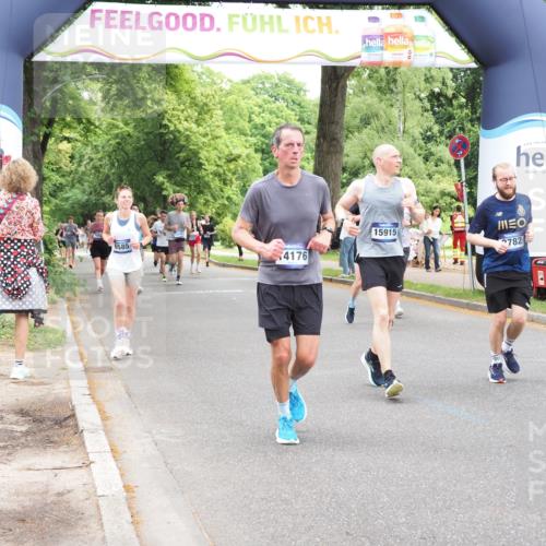 29.06.2025 - hella hamburg halbmarathon MichiJ http://msf.ph/oto/8248325 29.06.2025 10:51:27 Zwischen KM18-KM19 1194, 1702, 1992, 2298, 2782, 2979, 4542, 6585, 6907, 6908, 7081, 8520, 8561, 8810, 9526, 10962, 14176, 15915, 18707, 19162 meine-sportfotos.de