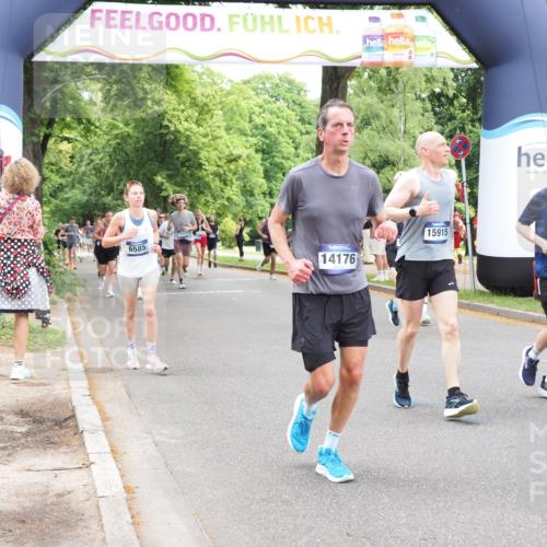 29.06.2025 - hella hamburg halbmarathon MichiJ http://msf.ph/oto/8248362 29.06.2025 10:51:28 Zwischen KM18-KM19 1194, 1702, 1992, 2298, 2782, 2979, 4542, 5396, 6585, 6907, 6908, 7081, 8520, 8561, 8810, 9526, 14176, 15915, 18707, 19162 meine-sportfotos.de