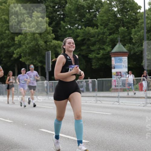 29.06.2025 - hella hamburg halbmarathon Jannik Wohlers http://msf.ph/oto/8248397 29.06.2025 10:30:44 Lombardsbrücke 1292, 1773, 1979, 2097, 2414, 2914, 4561, 4817, 5437, 5943, 6057, 6195, 6620, 6787, 7351, 7604, 8050, 8072, 8073, 8757, 9576, 10111, 10989, 11988, 12384, 12627, 14095, 14349, 15466, 15589, 16457, 17224, 17463, 17509, 17587, 17742, 17966, 19052, 19226 meine-sportfotos.de