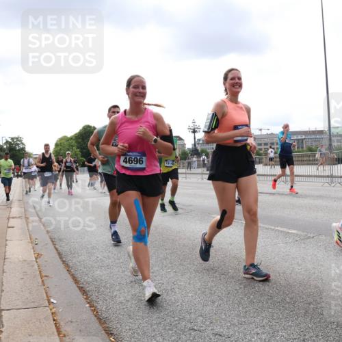 29.06.2025 - hella hamburg halbmarathon Lena Gebhardt http://msf.ph/oto/8248403 29.06.2025 10:34:03 Lombardsbrücke 1189, 1275, 1417, 1672, 1705, 1787, 1896, 2265, 2342, 2464, 2482, 2496, 2526, 2801, 2933, 3145, 3170, 3264, 3340, 3345, 3560, 3829, 3848, 4361, 4433, 4449, 4479, 4696, 4807, 4824, 4826, 4942, 5075, 5096, 5141, 5557, 5561, 5566, 5569, 5584, 5691, 5821, 5822, 5887, 6105, 6109, 6364, 6515, 6516, 6854, 6956, 7027, 7324, 7329, 7565, 7653, 8021, 8157, 8202, 8277, 8282, 8349, 8375, 8377, 8383, 8401, 8965, 9094, 9234, 9438, 9799, 9875, 9995, 10007, 10071, 10360, 10561, 10564 meine-sportfotos.de