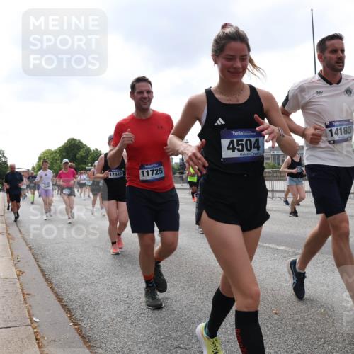 29.06.2025 - hella hamburg halbmarathon Lena Gebhardt http://msf.ph/oto/8248427 29.06.2025 10:45:35 Lombardsbrücke 1033, 1060, 1085, 1100, 1104, 1421, 1426, 1555, 1685, 1713, 1798, 1854, 1983, 2008, 2216, 2217, 2522, 2550, 2657, 2664, 2917, 2965, 2973, 3160, 3164, 3357, 3377, 3879, 3993, 4099, 4102, 4104, 4186, 4224, 4306, 4317, 4337, 4388, 4504, 4820, 4851, 5044, 5099, 5108, 5339, 5635, 5636, 5949, 6133, 6150, 6509, 6623, 6763, 6788, 6911, 6922, 6980, 7268, 7283, 7356, 7530, 7541, 7859, 8594, 8605, 8745, 8762, 9620, 10030, 10182, 10225, 10327, 10329, 10367, 10511, 11314 meine-sportfotos.de