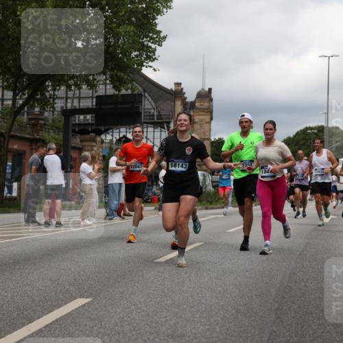 29.06.2025 - hella hamburg halbmarathon Yannick Fuchs http://msf.ph/oto/8248441 29.06.2025 10:47:50 20KM 1030, 1267, 1422, 1502, 1727, 1870, 2058, 2070, 2354, 2518, 2630, 3096, 3103, 3819, 4299, 5020, 5259, 5638, 5866, 6294, 6374, 6481, 6511, 6512, 6629, 6762, 6942, 7274, 7395, 7478, 7918, 8285, 8335, 8394, 8447, 9032, 9380, 9791, 9922, 11068, 11430, 11844, 12321, 12379, 12607, 12632, 13032, 13033, 13397, 13794, 13803, 13865, 13912, 14239, 14702, 15146, 15441, 15502, 15838, 15856, 15946, 16477, 16780, 17348, 17482, 18143, 18308, 18418, 18450, 18487, 18514, 18612, 19067 meine-sportfotos.de