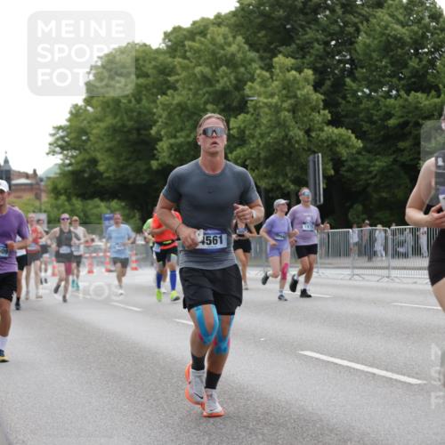 29.06.2025 - hella hamburg halbmarathon Jannik Wohlers http://msf.ph/oto/8248445 29.06.2025 10:30:45 Lombardsbrücke 1292, 1773, 1979, 2097, 2414, 2914, 4561, 4817, 5437, 5943, 6057, 6195, 6620, 6787, 7351, 7604, 8050, 8072, 8073, 8757, 9576, 10111, 10989, 11988, 12384, 12627, 14349, 15466, 15589, 16457, 17224, 17463, 17509, 17587, 17742, 17966, 19052, 19226 meine-sportfotos.de