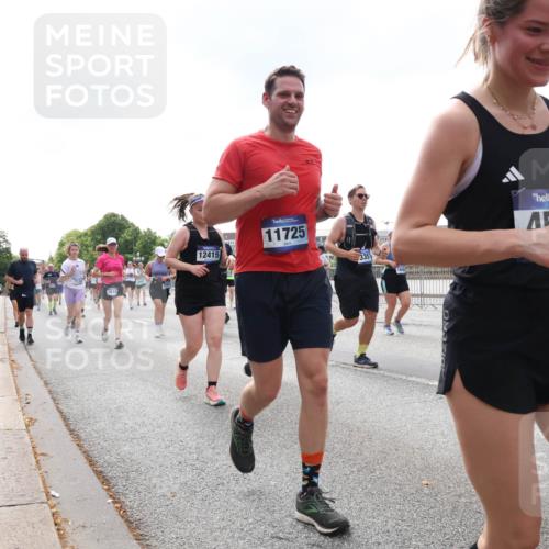 29.06.2025 - hella hamburg halbmarathon Lena Gebhardt http://msf.ph/oto/8248478 29.06.2025 10:45:35 Lombardsbrücke 1033, 1060, 1085, 1100, 1104, 1421, 1426, 1555, 1685, 1713, 1798, 1854, 1983, 2008, 2216, 2217, 2522, 2550, 2657, 2664, 2917, 2965, 2973, 3160, 3164, 3357, 3377, 3879, 3993, 4099, 4102, 4104, 4186, 4224, 4306, 4317, 4337, 4388, 4504, 4820, 4851, 5044, 5099, 5108, 5339, 5635, 5636, 5949, 6133, 6150, 6509, 6623, 6763, 6788, 6911, 6922, 6980, 7268, 7283, 7356, 7530, 7541, 7859, 8594, 8605, 8745, 8762, 9620, 10030, 10182, 10225, 10327, 10329, 10367, 10511, 11314 meine-sportfotos.de