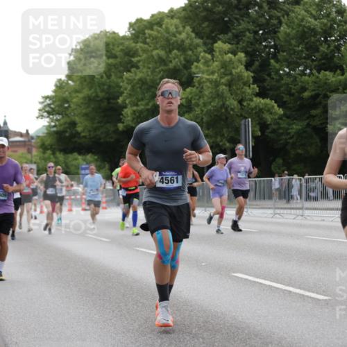 29.06.2025 - hella hamburg halbmarathon Jannik Wohlers http://msf.ph/oto/8248491 29.06.2025 10:30:45 Lombardsbrücke 1292, 1773, 1979, 2097, 2414, 2914, 4561, 4817, 5437, 5943, 6057, 6195, 6620, 6787, 7351, 7604, 8050, 8072, 8073, 8757, 9576, 10111, 10989, 11988, 12384, 12627, 14349, 15466, 15589, 16457, 17224, 17463, 17509, 17587, 17742, 17966, 19052, 19226 meine-sportfotos.de
