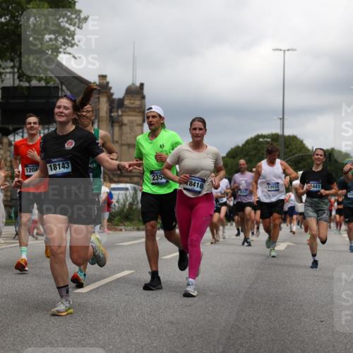 29.06.2025 - hella hamburg halbmarathon Yannick Fuchs http://msf.ph/oto/8248507 29.06.2025 10:47:50 20KM 1030, 1267, 1422, 1502, 1727, 1870, 2058, 2070, 2354, 2518, 2630, 3096, 3103, 3819, 4299, 5020, 5259, 5638, 5866, 6294, 6374, 6481, 6511, 6512, 6629, 6762, 6942, 7274, 7395, 7478, 7918, 8285, 8335, 8394, 8447, 9032, 9380, 9791, 9922, 11068, 11430, 11844, 12321, 12379, 12607, 12632, 13032, 13033, 13397, 13794, 13803, 13865, 13912, 14239, 14702, 15146, 15441, 15502, 15838, 15856, 15946, 16477, 16780, 17348, 17482, 18143, 18308, 18418, 18450, 18487, 18514, 18612, 19067 meine-sportfotos.de