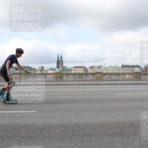 29.06.2025 - hella hamburg halbmarathon Lena Gebhardt http://msf.ph/oto/8248509 29.06.2025 09:02:45 Lombardsbrücke  meine-sportfotos.de
