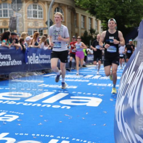 29.06.2025 - hella hamburg halbmarathon Strokosch-Dieckow http://msf.ph/oto/8248512 29.06.2025 10:39:37 Ziel 1358, 4398, 4888, 7152, 7154, 9116, 9265, 11284, 11806, 13190, 14077, 15094, 15336, 15435, 15828, 15965, 16580, 16761, 17005, 17215, 17360, 17425, 17792, 18013, 18154, 18285, 18803 meine-sportfotos.de