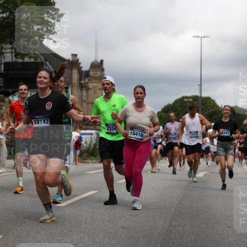 29.06.2025 - hella hamburg halbmarathon Yannick Fuchs http://msf.ph/oto/8248533 29.06.2025 10:47:50 20KM 1030, 1267, 1422, 1502, 1727, 1870, 2058, 2070, 2354, 2518, 2630, 3096, 3103, 3819, 4299, 5020, 5259, 5638, 5866, 6294, 6374, 6481, 6511, 6512, 6629, 6762, 6942, 7274, 7395, 7478, 7918, 8285, 8335, 8394, 8447, 9032, 9380, 9791, 9922, 11068, 11430, 11844, 12321, 12379, 12607, 12632, 13032, 13033, 13397, 13794, 13803, 13865, 13912, 14239, 14702, 15146, 15441, 15502, 15838, 15856, 15946, 16477, 16780, 17348, 17482, 18143, 18308, 18418, 18450, 18487, 18514, 18612, 19067 meine-sportfotos.de