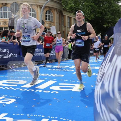 29.06.2025 - hella hamburg halbmarathon Strokosch-Dieckow http://msf.ph/oto/8248560 29.06.2025 10:39:37 Ziel 1358, 4398, 4888, 7152, 7154, 9116, 9265, 11284, 11806, 13190, 14077, 15094, 15336, 15435, 15828, 15965, 16580, 16761, 17005, 17215, 17360, 17425, 17792, 18013, 18154, 18285, 18803 meine-sportfotos.de