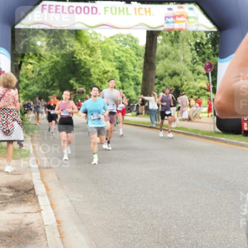 29.06.2025 - hella hamburg halbmarathon MichiJ http://msf.ph/oto/8248590 29.06.2025 10:51:31 Zwischen KM18-KM19 1992, 2298, 2782, 2979, 5396, 6585, 6907, 6908, 7042, 7081, 8520, 8810, 9191, 9526, 14176, 15915, 18440, 18707, 19162 meine-sportfotos.de