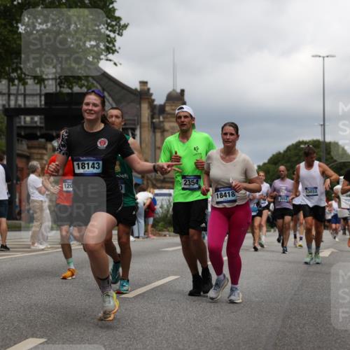 29.06.2025 - hella hamburg halbmarathon Yannick Fuchs http://msf.ph/oto/8248593 29.06.2025 10:47:50 20KM 1030, 1267, 1422, 1502, 1727, 1870, 2058, 2070, 2354, 2518, 2630, 3096, 3103, 3819, 4299, 5020, 5259, 5638, 5866, 6294, 6374, 6481, 6511, 6512, 6629, 6762, 6942, 7274, 7395, 7478, 7918, 8285, 8335, 8394, 8447, 9032, 9380, 9791, 9922, 11068, 11430, 11844, 12321, 12379, 12607, 12632, 13032, 13033, 13397, 13794, 13803, 13865, 13912, 14239, 14702, 15146, 15441, 15502, 15838, 15856, 15946, 16477, 16780, 17348, 17482, 18143, 18308, 18418, 18450, 18487, 18514, 18612, 19067 meine-sportfotos.de
