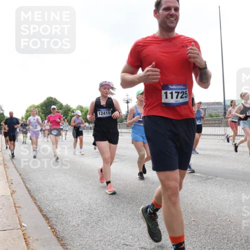 29.06.2025 - hella hamburg halbmarathon Lena Gebhardt http://msf.ph/oto/8248608 29.06.2025 10:45:35 Lombardsbrücke 1033, 1060, 1085, 1100, 1104, 1421, 1426, 1555, 1685, 1713, 1798, 1854, 1983, 2008, 2216, 2217, 2522, 2550, 2657, 2664, 2917, 2965, 2973, 3160, 3164, 3357, 3377, 3879, 3993, 4099, 4102, 4104, 4186, 4224, 4306, 4317, 4337, 4388, 4504, 4820, 4851, 5044, 5099, 5108, 5339, 5635, 5636, 5949, 6133, 6150, 6509, 6623, 6763, 6788, 6911, 6922, 6980, 7268, 7283, 7356, 7530, 7541, 7859, 8594, 8605, 8745, 8762, 9620, 10030, 10182, 10225, 10327, 10329, 10367, 10511, 11314 meine-sportfotos.de