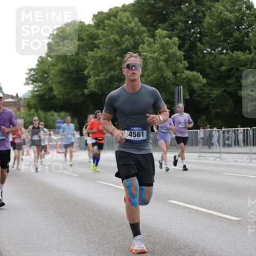 29.06.2025 - hella hamburg halbmarathon Jannik Wohlers http://msf.ph/oto/8248622 29.06.2025 10:30:45 Lombardsbrücke 1292, 1773, 1979, 2097, 2414, 2914, 4561, 4817, 5437, 5943, 6057, 6195, 6620, 6787, 7351, 7604, 8050, 8072, 8073, 8757, 9576, 10111, 10989, 11988, 12384, 12627, 14349, 15466, 15589, 16457, 17224, 17463, 17509, 17587, 17742, 17966, 19052, 19226 meine-sportfotos.de