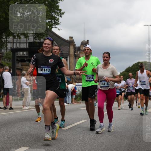 29.06.2025 - hella hamburg halbmarathon Yannick Fuchs http://msf.ph/oto/8248638 29.06.2025 10:47:50 20KM 1030, 1267, 1422, 1502, 1727, 1870, 2058, 2070, 2354, 2518, 2630, 3096, 3103, 3819, 4299, 5020, 5259, 5638, 5866, 6294, 6374, 6481, 6511, 6512, 6629, 6762, 6942, 7274, 7395, 7478, 7918, 8285, 8335, 8394, 8447, 9032, 9380, 9791, 9922, 11068, 11430, 11844, 12321, 12379, 12607, 12632, 13032, 13033, 13397, 13794, 13803, 13865, 13912, 14239, 14702, 15146, 15441, 15502, 15838, 15856, 15946, 16477, 16780, 17348, 17482, 18143, 18308, 18418, 18450, 18487, 18514, 18612, 19067 meine-sportfotos.de