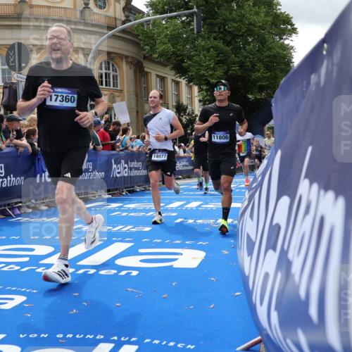 29.06.2025 - hella hamburg halbmarathon Strokosch-Dieckow http://msf.ph/oto/8248643 29.06.2025 10:39:39 Ziel 1358, 4398, 4888, 7152, 7154, 9265, 11284, 11806, 13190, 14077, 14204, 15094, 15336, 15435, 15744, 15828, 16580, 16761, 17005, 17215, 17360, 17425, 17792, 18013, 18154, 18285, 18803 meine-sportfotos.de
