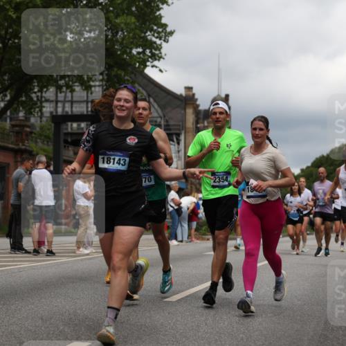 29.06.2025 - hella hamburg halbmarathon Yannick Fuchs http://msf.ph/oto/8248701 29.06.2025 10:47:51 20KM 1030, 1267, 1422, 1442, 1502, 1549, 1870, 2058, 2070, 2354, 2518, 2630, 3096, 3103, 3819, 4299, 5020, 5259, 5638, 6294, 6374, 6481, 6511, 6512, 6942, 7274, 7395, 7478, 7918, 8285, 8335, 8394, 8447, 9032, 9380, 9791, 9922, 11068, 11430, 11844, 12321, 12379, 12607, 12632, 13032, 13033, 13397, 13794, 13803, 13865, 13912, 14239, 14702, 15146, 15441, 15502, 15838, 15856, 15946, 16477, 16780, 17348, 17482, 18143, 18308, 18418, 18450, 18487, 18514, 18612, 19067 meine-sportfotos.de