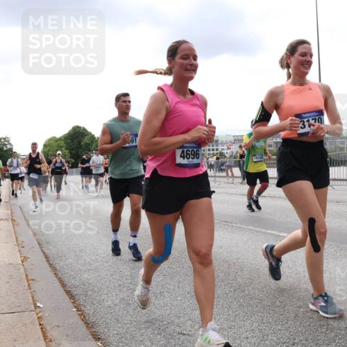 29.06.2025 - hella hamburg halbmarathon Lena Gebhardt http://msf.ph/oto/8248711 29.06.2025 10:34:04 Lombardsbrücke 1189, 1275, 1417, 1672, 1705, 1787, 1896, 2265, 2342, 2464, 2482, 2496, 2526, 2801, 2933, 3145, 3170, 3264, 3340, 3345, 3560, 3829, 3848, 4361, 4433, 4449, 4479, 4696, 4807, 4824, 4826, 4942, 5075, 5096, 5141, 5557, 5561, 5566, 5569, 5584, 5691, 5821, 5822, 5887, 6105, 6109, 6364, 6515, 6516, 6854, 6956, 7027, 7324, 7329, 7565, 7653, 8157, 8202, 8277, 8282, 8349, 8375, 8377, 8383, 8401, 8965, 9094, 9438, 9799, 9875, 9995, 10007, 10071, 10360, 10561, 10564 meine-sportfotos.de
