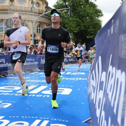 29.06.2025 - hella hamburg halbmarathon Strokosch-Dieckow http://msf.ph/oto/8248723 29.06.2025 10:39:39 Ziel 1358, 4398, 4888, 7152, 7154, 9265, 11284, 11806, 13190, 14077, 14204, 15094, 15336, 15435, 15744, 15828, 16580, 16761, 17005, 17215, 17360, 17425, 17792, 18013, 18154, 18285, 18803 meine-sportfotos.de
