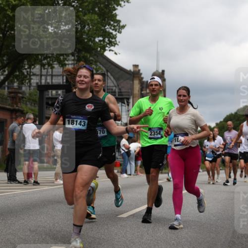 29.06.2025 - hella hamburg halbmarathon Yannick Fuchs http://msf.ph/oto/8248729 29.06.2025 10:47:51 20KM 1030, 1267, 1422, 1442, 1502, 1549, 1870, 2058, 2070, 2354, 2518, 2630, 3096, 3103, 3819, 4299, 5020, 5259, 5638, 6294, 6374, 6481, 6511, 6512, 6942, 7274, 7395, 7478, 7918, 8285, 8335, 8394, 8447, 9032, 9380, 9791, 9922, 11068, 11430, 11844, 12321, 12379, 12607, 12632, 13032, 13033, 13397, 13794, 13803, 13865, 13912, 14239, 14702, 15146, 15441, 15502, 15838, 15856, 15946, 16477, 16780, 17348, 17482, 18143, 18308, 18418, 18450, 18487, 18514, 18612, 19067 meine-sportfotos.de