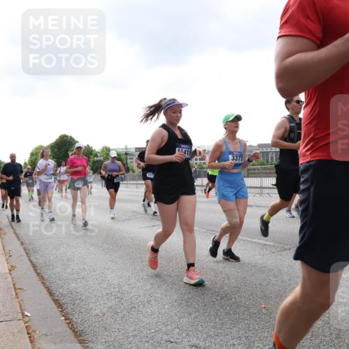 29.06.2025 - hella hamburg halbmarathon Lena Gebhardt http://msf.ph/oto/8248738 29.06.2025 10:45:36 Lombardsbrücke 1033, 1060, 1085, 1100, 1104, 1421, 1426, 1555, 1685, 1713, 1798, 1854, 1983, 2008, 2216, 2217, 2522, 2550, 2657, 2664, 2917, 2954, 2965, 2973, 3160, 3164, 3357, 3377, 3879, 3993, 4099, 4102, 4104, 4186, 4224, 4306, 4317, 4337, 4388, 4504, 4572, 4820, 4851, 5044, 5099, 5108, 5339, 5635, 5636, 5949, 6133, 6150, 6509, 6623, 6763, 6788, 6911, 6922, 6980, 7268, 7283, 7356, 7530, 7541, 7859, 8594, 8605, 8745, 8762, 9620, 10030, 10182, 10225, 10327, 10329, 10367, 10511, 11314 meine-sportfotos.de