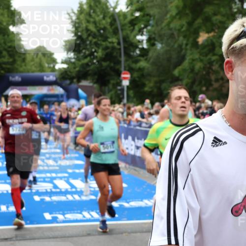 29.06.2025 - hella hamburg halbmarathon Zöllner http://msf.ph/oto/8248742 29.06.2025 10:57:39 Ziel 1239, 2236, 2606, 2652, 4502, 5015, 5134, 5457, 5458, 5728, 13245, 14571, 14951, 15217, 15220, 17769, 17814, 18388 meine-sportfotos.de