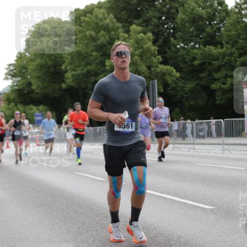 29.06.2025 - hella hamburg halbmarathon Jannik Wohlers http://msf.ph/oto/8248746 29.06.2025 10:30:45 Lombardsbrücke 1292, 1773, 1979, 2097, 2414, 2914, 4561, 4817, 5437, 5943, 6057, 6195, 6620, 6787, 7351, 7604, 8050, 8072, 8073, 8757, 9576, 10111, 10989, 11988, 12384, 12627, 14349, 15466, 15589, 16457, 17224, 17463, 17509, 17587, 17742, 17966, 19052, 19226 meine-sportfotos.de
