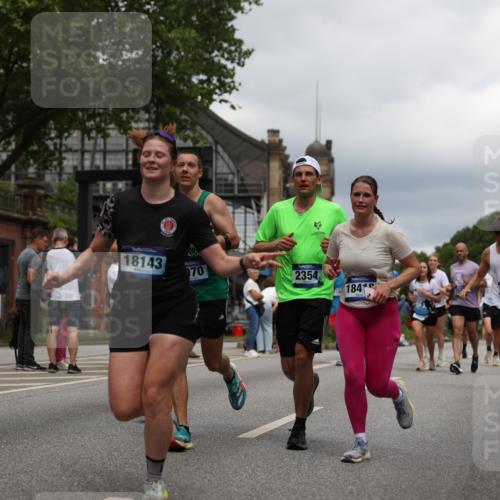 29.06.2025 - hella hamburg halbmarathon Yannick Fuchs http://msf.ph/oto/8248764 29.06.2025 10:47:51 20KM 1030, 1267, 1422, 1442, 1502, 1549, 1870, 2058, 2070, 2354, 2518, 2630, 3096, 3103, 3819, 4299, 5020, 5259, 5638, 6294, 6374, 6481, 6511, 6512, 6942, 7274, 7395, 7478, 7918, 8285, 8335, 8394, 8447, 9032, 9380, 9791, 9922, 11068, 11430, 11844, 12321, 12379, 12607, 12632, 13032, 13033, 13397, 13794, 13803, 13865, 13912, 14239, 14702, 15146, 15441, 15502, 15838, 15856, 15946, 16477, 16780, 17348, 17482, 18143, 18308, 18418, 18450, 18487, 18514, 18612, 19067 meine-sportfotos.de