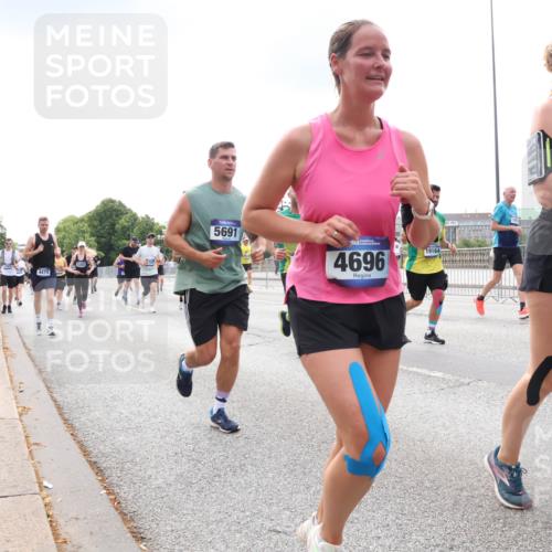 29.06.2025 - hella hamburg halbmarathon Lena Gebhardt http://msf.ph/oto/8248779 29.06.2025 10:34:04 Lombardsbrücke 1189, 1275, 1417, 1672, 1705, 1787, 1896, 2265, 2342, 2464, 2482, 2496, 2526, 2801, 2933, 3145, 3170, 3264, 3340, 3345, 3560, 3829, 3848, 4361, 4433, 4449, 4479, 4696, 4807, 4824, 4826, 4942, 5075, 5096, 5141, 5557, 5561, 5566, 5569, 5584, 5691, 5821, 5822, 5887, 6105, 6109, 6364, 6515, 6516, 6854, 6956, 7027, 7324, 7329, 7565, 7653, 8157, 8202, 8277, 8282, 8349, 8375, 8377, 8383, 8401, 8965, 9094, 9438, 9799, 9875, 9995, 10007, 10071, 10360, 10561, 10564 meine-sportfotos.de