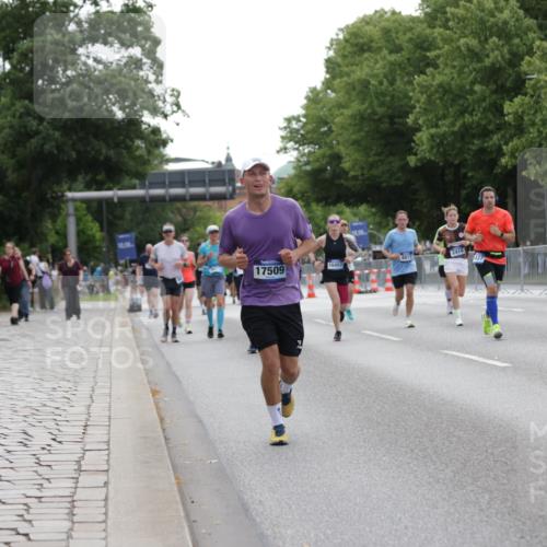 29.06.2025 - hella hamburg halbmarathon Jannik Wohlers http://msf.ph/oto/8248780 29.06.2025 10:30:46 Lombardsbrücke 1292, 1773, 1979, 2097, 2414, 2914, 4561, 4817, 5437, 5943, 6057, 6195, 6620, 6787, 7351, 7604, 8050, 8072, 8073, 8757, 9576, 10111, 10989, 11988, 12384, 12627, 14349, 15466, 15589, 16457, 17224, 17463, 17509, 17587, 17742, 17966, 19052, 19226 meine-sportfotos.de