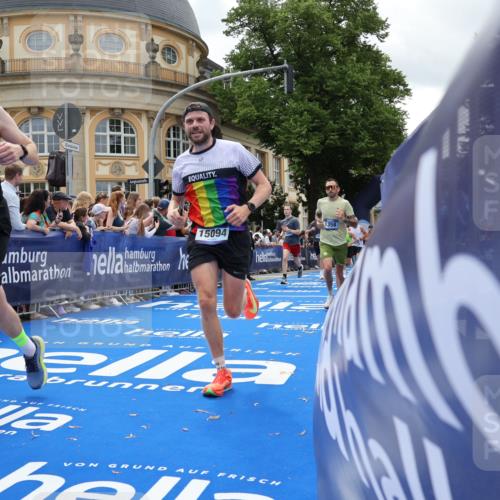 29.06.2025 - hella hamburg halbmarathon Strokosch-Dieckow http://msf.ph/oto/8248807 29.06.2025 10:39:41 Ziel 1358, 1975, 4398, 4888, 11284, 11806, 13190, 14077, 14204, 15094, 15435, 15744, 16580, 16761, 17005, 17215, 17360, 17425, 17792, 18013, 18154, 18803 meine-sportfotos.de