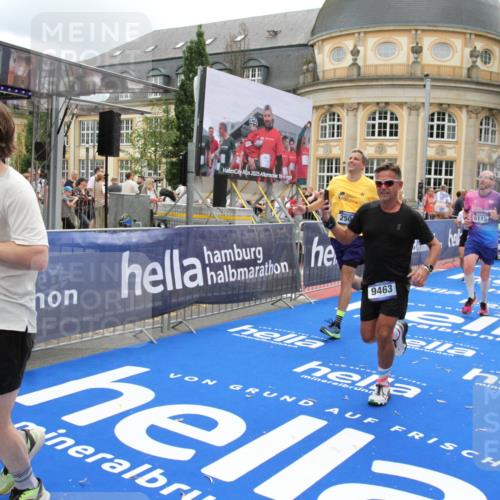 29.06.2025 - hella hamburg halbmarathon Michael Strokosch http://msf.ph/oto/8248828 29.06.2025 10:49:44 Ziel 2504, 2706, 2937, 3060, 3543, 5894, 5978, 6115, 7332, 9463, 9551, 9619, 9723, 11977, 13159, 14794, 16843, 16877, 17282, 18058, 18451, 18926 meine-sportfotos.de
