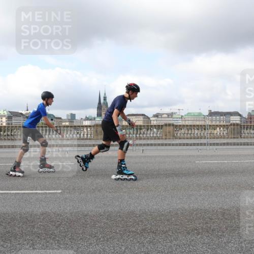 29.06.2025 - hella hamburg halbmarathon Lena Gebhardt http://msf.ph/oto/8248834 29.06.2025 09:02:45 Lombardsbrücke  meine-sportfotos.de