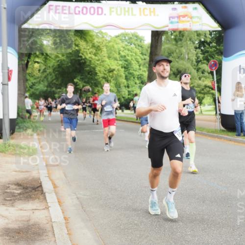 29.06.2025 - hella hamburg halbmarathon MichiJ http://msf.ph/oto/8248850 29.06.2025 10:28:42 Zwischen KM18-KM19 1358, 2573, 2714, 2972, 4888, 5752, 5803, 6649, 7495, 8370, 8574, 11284, 11714, 15015, 15421, 18013, 18614, 18979 meine-sportfotos.de
