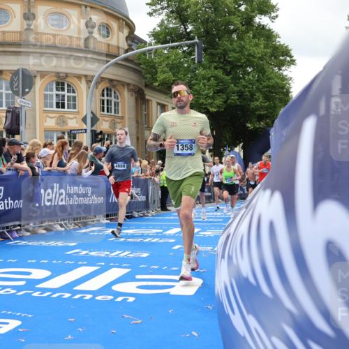 29.06.2025 - hella hamburg halbmarathon Strokosch-Dieckow http://msf.ph/oto/8248881 29.06.2025 10:39:42 Ziel 1358, 1975, 2525, 4398, 4888, 11284, 11806, 13190, 14077, 14204, 15094, 15435, 15744, 16580, 16761, 17005, 17360, 17425, 17792, 18013, 18154 meine-sportfotos.de