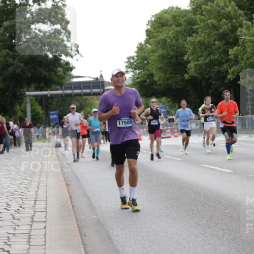 29.06.2025 - hella hamburg halbmarathon Jannik Wohlers http://msf.ph/oto/8248896 29.06.2025 10:30:46 Lombardsbrücke 1292, 1773, 1979, 2097, 2414, 2914, 4561, 4817, 5437, 5943, 6057, 6195, 6620, 6787, 7351, 7604, 8050, 8072, 8073, 8757, 9576, 10111, 10989, 11988, 12384, 12627, 14349, 15466, 15589, 16457, 17224, 17463, 17509, 17587, 17742, 17966, 19052, 19226 meine-sportfotos.de