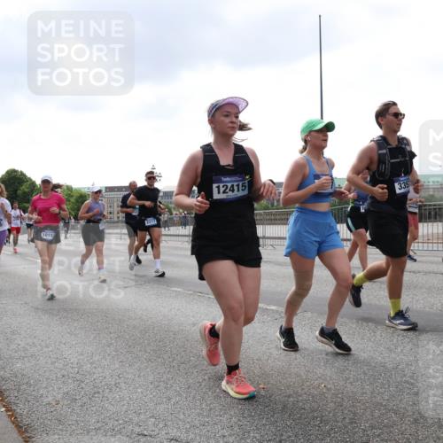 29.06.2025 - hella hamburg halbmarathon Lena Gebhardt http://msf.ph/oto/8248902 29.06.2025 10:45:36 Lombardsbrücke 1033, 1060, 1085, 1100, 1104, 1421, 1426, 1555, 1685, 1713, 1798, 1854, 1983, 2008, 2216, 2217, 2522, 2550, 2657, 2664, 2917, 2954, 2965, 2973, 3160, 3164, 3357, 3377, 3879, 3993, 4099, 4102, 4104, 4186, 4224, 4306, 4317, 4337, 4388, 4504, 4572, 4820, 4851, 5044, 5099, 5108, 5339, 5635, 5636, 5949, 6133, 6150, 6509, 6623, 6763, 6788, 6911, 6922, 6980, 7268, 7283, 7356, 7530, 7541, 7859, 8594, 8605, 8745, 8762, 9620, 10030, 10182, 10225, 10327, 10329, 10367, 10511, 11314 meine-sportfotos.de