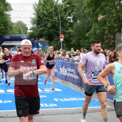 29.06.2025 - hella hamburg halbmarathon Zöllner http://msf.ph/oto/8248908 29.06.2025 10:57:41 Ziel 1239, 1715, 2236, 2606, 2652, 4502, 5457, 5458, 12774, 13523, 14571, 14951, 15217, 15220, 17769, 17814, 18388, 18985 meine-sportfotos.de