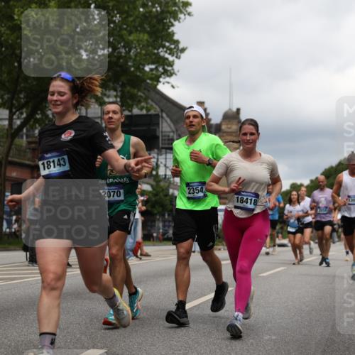 29.06.2025 - hella hamburg halbmarathon Yannick Fuchs http://msf.ph/oto/8248937 29.06.2025 10:47:51 20KM 1030, 1267, 1422, 1442, 1502, 1549, 1870, 2058, 2070, 2354, 2518, 2630, 3096, 3103, 3819, 4299, 5020, 5259, 5638, 6294, 6374, 6481, 6511, 6512, 6942, 7274, 7395, 7478, 7918, 8285, 8335, 8394, 8447, 9032, 9380, 9791, 9922, 11068, 11430, 11844, 12321, 12379, 12607, 12632, 13032, 13033, 13397, 13794, 13803, 13865, 13912, 14239, 14702, 15146, 15441, 15502, 15838, 15856, 15946, 16477, 16780, 17348, 17482, 18143, 18308, 18418, 18450, 18487, 18514, 18612, 19067 meine-sportfotos.de