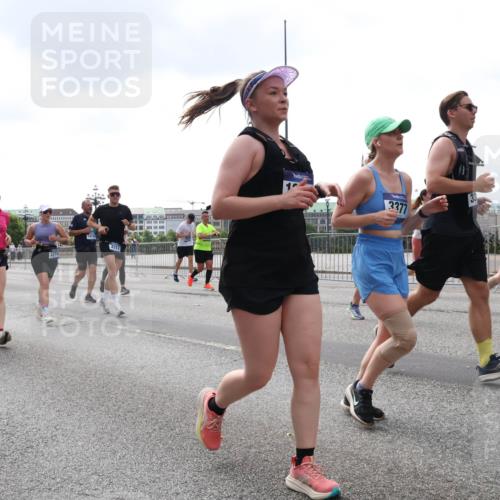 29.06.2025 - hella hamburg halbmarathon Lena Gebhardt http://msf.ph/oto/8248995 29.06.2025 10:45:36 Lombardsbrücke 1033, 1060, 1085, 1100, 1104, 1421, 1426, 1555, 1685, 1713, 1798, 1854, 1983, 2008, 2216, 2217, 2522, 2550, 2657, 2664, 2917, 2954, 2965, 2973, 3160, 3164, 3357, 3377, 3879, 3993, 4099, 4102, 4104, 4186, 4224, 4306, 4317, 4337, 4388, 4504, 4572, 4820, 4851, 5044, 5099, 5108, 5339, 5635, 5636, 5949, 6133, 6150, 6509, 6623, 6763, 6788, 6911, 6922, 6980, 7268, 7283, 7356, 7530, 7541, 7859, 8594, 8605, 8745, 8762, 9620, 10030, 10182, 10225, 10327, 10329, 10367, 10511, 11314 meine-sportfotos.de