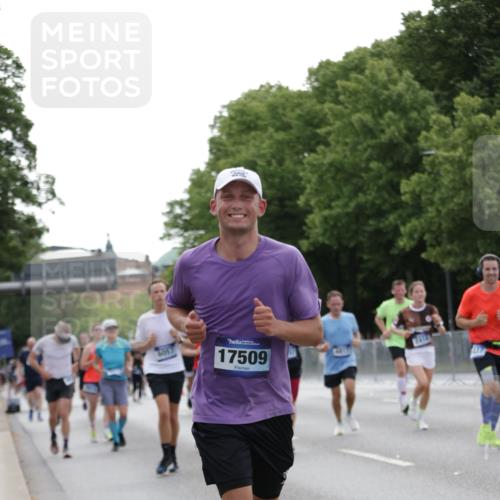 29.06.2025 - hella hamburg halbmarathon Jannik Wohlers http://msf.ph/oto/8249020 29.06.2025 10:30:47 Lombardsbrücke 1292, 1773, 1979, 2097, 2414, 2914, 4561, 4817, 5437, 5943, 6057, 6195, 6620, 6787, 7351, 7604, 8050, 8072, 8073, 8757, 9576, 10111, 10989, 11988, 12384, 12627, 14349, 15466, 15589, 15725, 16457, 17224, 17463, 17509, 17587, 17966, 19052, 19226 meine-sportfotos.de