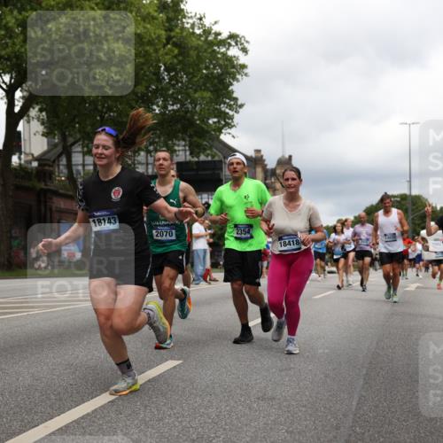 29.06.2025 - hella hamburg halbmarathon Yannick Fuchs http://msf.ph/oto/8249071 29.06.2025 10:47:51 20KM 1030, 1267, 1422, 1442, 1502, 1549, 1870, 2058, 2070, 2354, 2518, 2630, 3096, 3103, 3819, 4299, 5020, 5259, 5638, 6294, 6374, 6481, 6511, 6512, 6942, 7274, 7395, 7478, 7918, 8285, 8335, 8394, 8447, 9032, 9380, 9791, 9922, 11068, 11430, 11844, 12321, 12379, 12607, 12632, 13032, 13033, 13397, 13794, 13803, 13865, 13912, 14239, 14702, 15146, 15441, 15502, 15838, 15856, 15946, 16477, 16780, 17348, 17482, 18143, 18308, 18418, 18450, 18487, 18514, 18612, 19067 meine-sportfotos.de