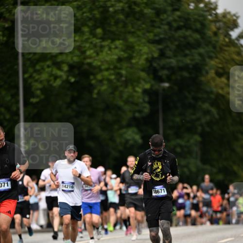 29.06.2025 - hella hamburg halbmarathon Dr. Thomas Lammeyer http://msf.ph/oto/8249096 29.06.2025 10:34:47 Kennedybrücke 1773, 2097, 2302, 2505, 2569, 3131, 6556, 6620, 7071, 7351, 7517, 8792, 9095, 9576, 9830, 9937, 10989, 10996 meine-sportfotos.de