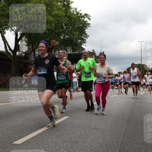 29.06.2025 - hella hamburg halbmarathon Yannick Fuchs http://msf.ph/oto/8249117 29.06.2025 10:47:51 20KM 1030, 1267, 1422, 1442, 1502, 1549, 1870, 2058, 2070, 2354, 2518, 2630, 3096, 3103, 3819, 4299, 5020, 5259, 5638, 6294, 6374, 6481, 6511, 6512, 6942, 7274, 7395, 7478, 7918, 8285, 8335, 8394, 8447, 9032, 9380, 9791, 9922, 11068, 11430, 11844, 12321, 12379, 12607, 12632, 13032, 13033, 13397, 13794, 13803, 13865, 13912, 14239, 14702, 15146, 15441, 15502, 15838, 15856, 15946, 16477, 16780, 17348, 17482, 18143, 18308, 18418, 18450, 18487, 18514, 18612, 19067 meine-sportfotos.de