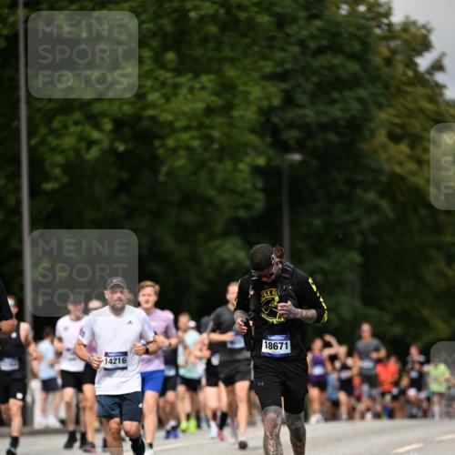 29.06.2025 - hella hamburg halbmarathon Dr. Thomas Lammeyer http://msf.ph/oto/8249128 29.06.2025 10:34:47 Kennedybrücke 1773, 2097, 2302, 2505, 2569, 3131, 6556, 6620, 7071, 7351, 7517, 8792, 9095, 9576, 9830, 9937, 10989, 10996 meine-sportfotos.de