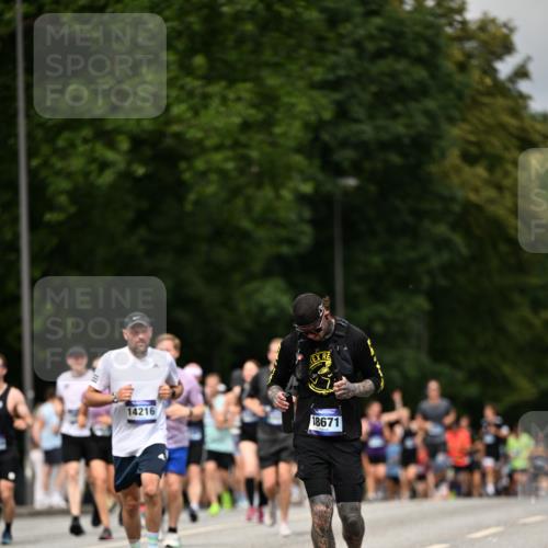29.06.2025 - hella hamburg halbmarathon Dr. Thomas Lammeyer http://msf.ph/oto/8249139 29.06.2025 10:34:47 Kennedybrücke 1773, 2097, 2302, 2505, 2569, 3131, 6556, 6620, 7071, 7351, 7517, 8792, 9095, 9576, 9830, 9937, 10989, 10996 meine-sportfotos.de